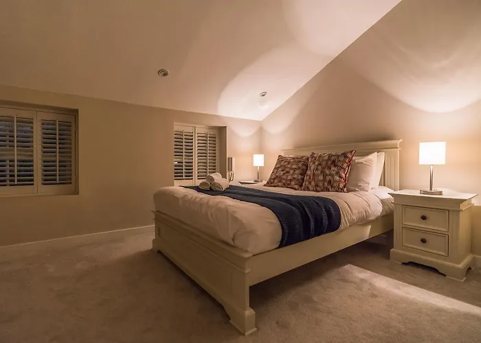 The Pierce Brosnan Suite - Hiphipstay